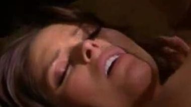 The wife sleeps to save husband in jail